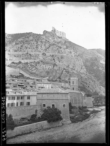 Remparts et église d'Entrevaux