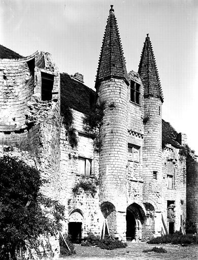 Façade est, grand logis, entrée côté sud, tour sud-ouest