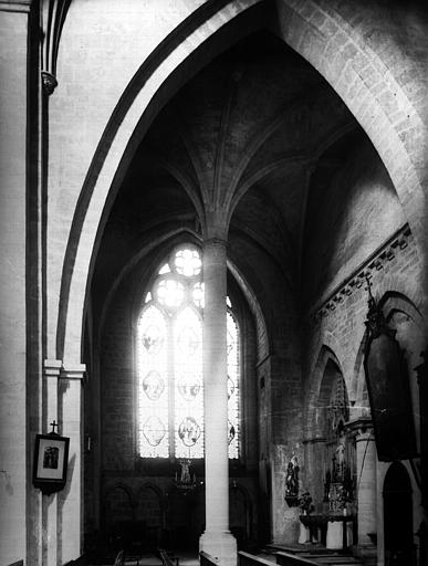 Intérieur, chapelle à droite de la cinquième travée du bas-côté nord (travée qui ressemble au carré d'un transept)