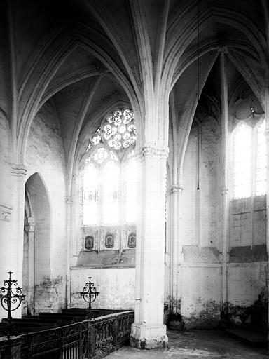 Intérieur, chapelle absidale nord du choeur : pilier et voûtes