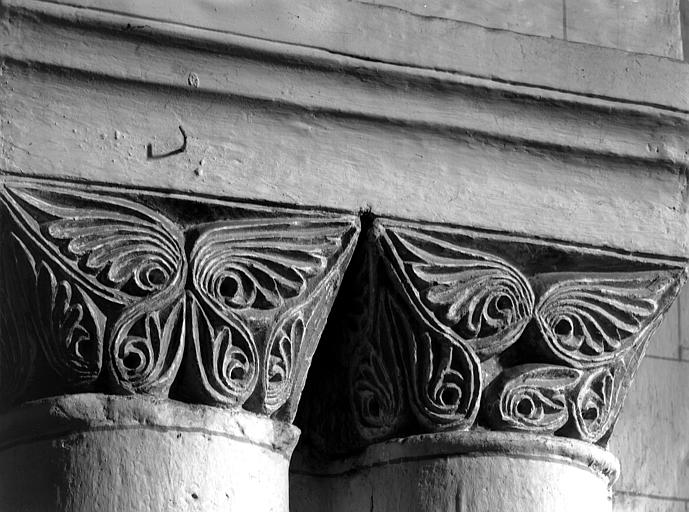 Chapiteau du transept : feuillage stylisé