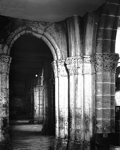 Intérieur, bas-côté sud (en cours de restauration)