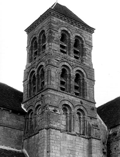 Extérieur, clocher, vue sud-ouest