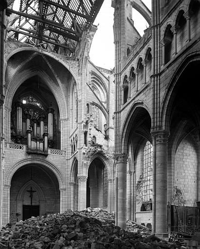 Intérieur, nef, revers de la façade, orgue de tribune : destructions