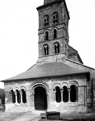 Extérieur, façade ouest : clocher, porche restauré vers 1910