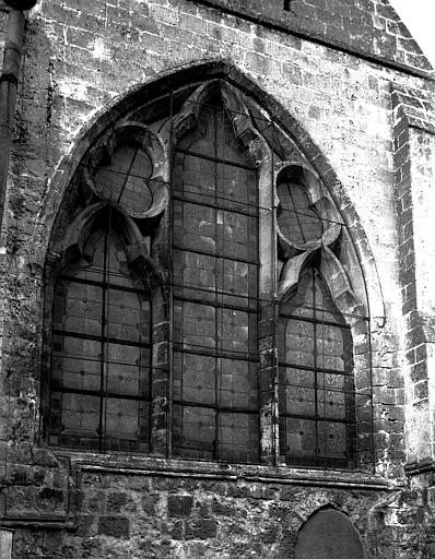 Fenêtre d'une chapelle latérale du choeur