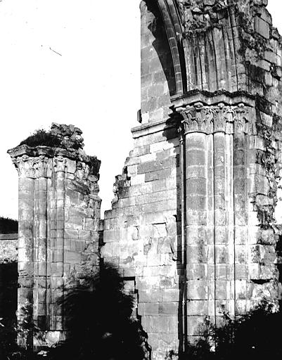 Ruines : piliers du transept