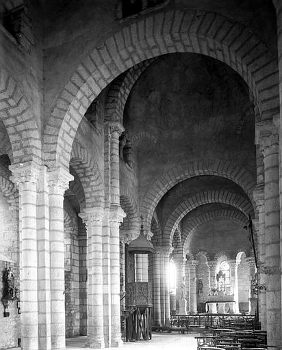 Intérieur, nef vers le choeur