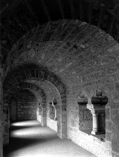 Intérieur, galerie haute de la nef