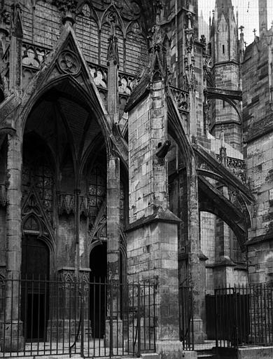 Extérieur, porche, façade sud du transept