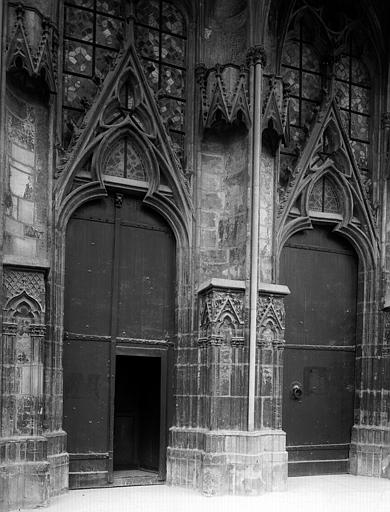 Extérieur, porche, façade sud du transept, portails