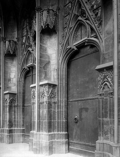 Extérieur, porche, façade sud du transept, portails