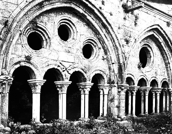 Cloître, angle sud