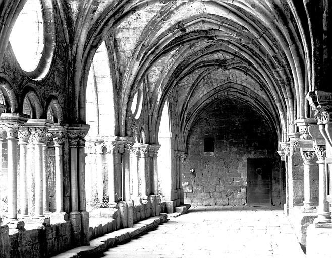 Cloître, galerie est