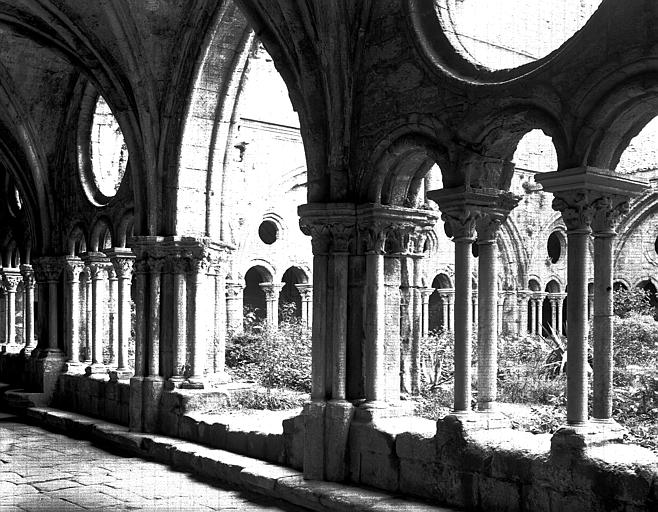 Cloître, galerie est