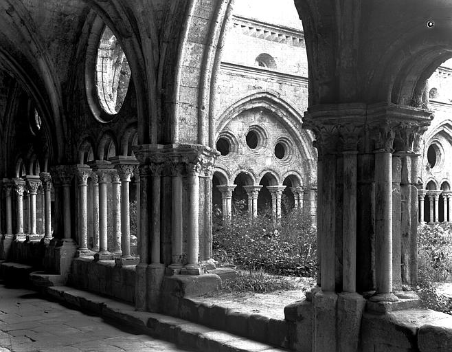 Cloître, galerie est