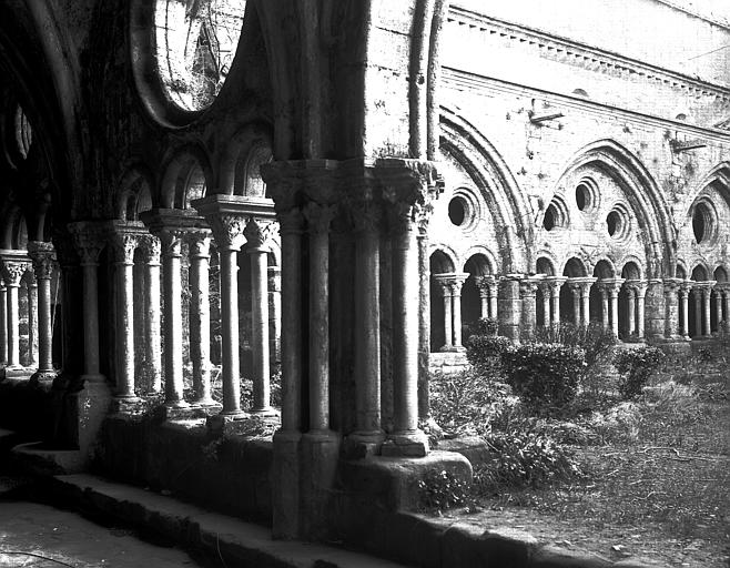 Cloître, vue prise de l'est