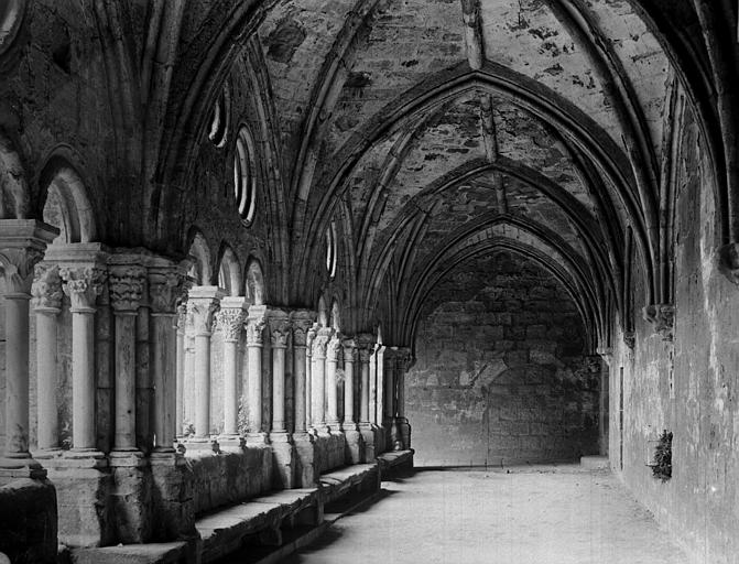 Cloître, galerie sud