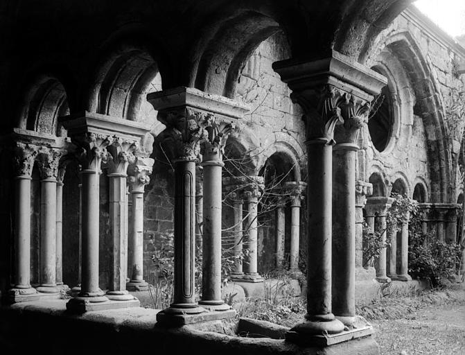 Cloître, galerie, intérieur (supposé)