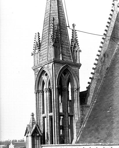 Extérieur, croisillon sud, clocheton senestre, angle nord-est