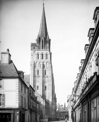 Extérieur, tour nord de la façade ouest, côté nord