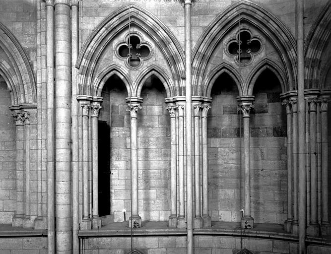 Intérieur, choeur, triforium, rond-point, travées, côté nord