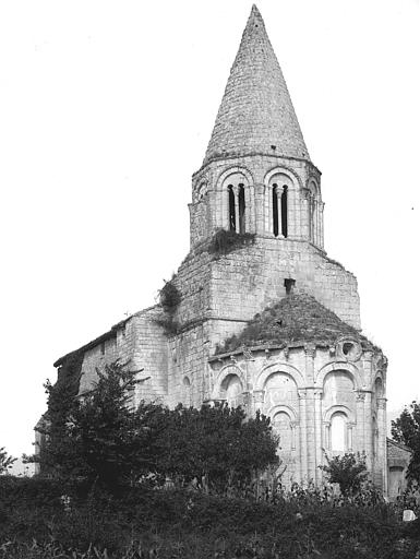 Extérieur, abside, clocher au sud-est