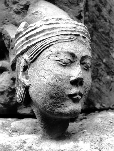 Fragment de sculpture : tête humaine