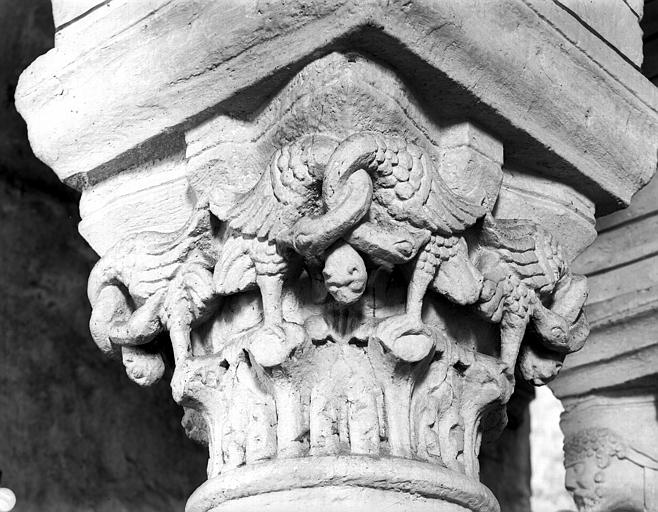 Choeur, arcades sud, chapiteau de la troisième colonne : entrelacs d'animaux