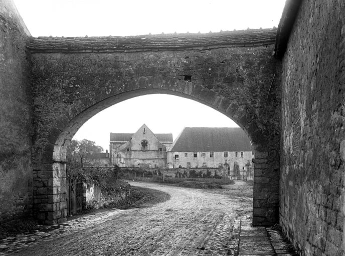 Arcades de l'ancienne porte d'entrée