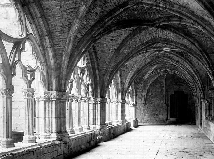 Cloître, galerie est vers le nord