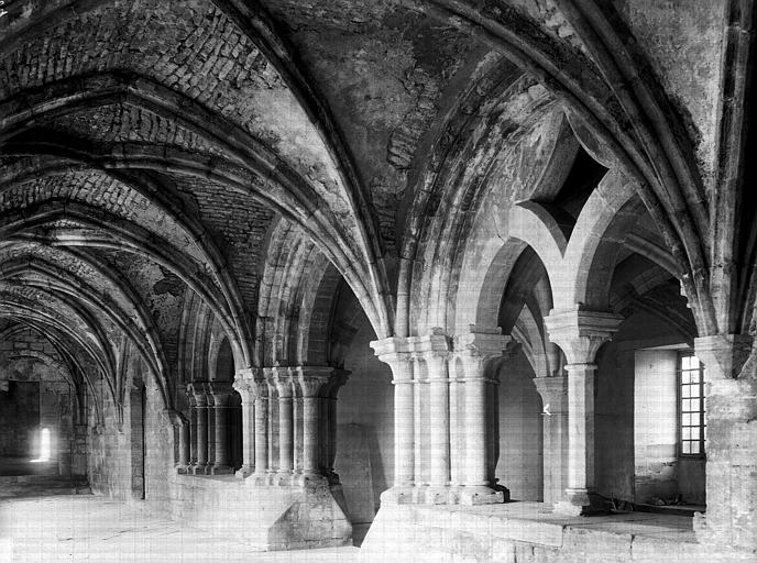 Cloître, entrée de la salle capitulaire