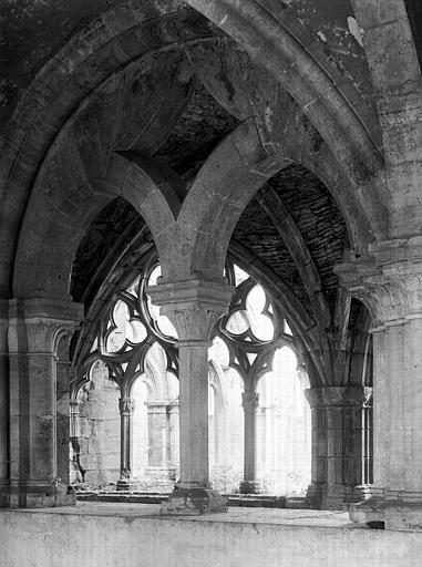 Salle capitulaire, arcade géminée