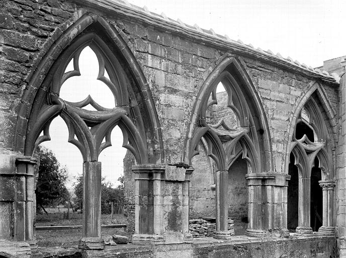 Cloître, galerie sud, arcades