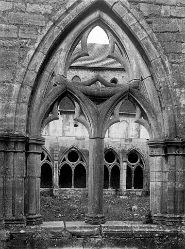 Cloître, galerie sud, arcades