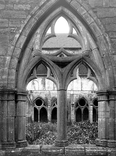 Cloître, galerie sud, arcades