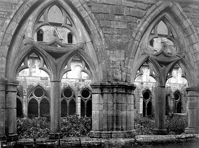 Cloître, galerie sud, arcades