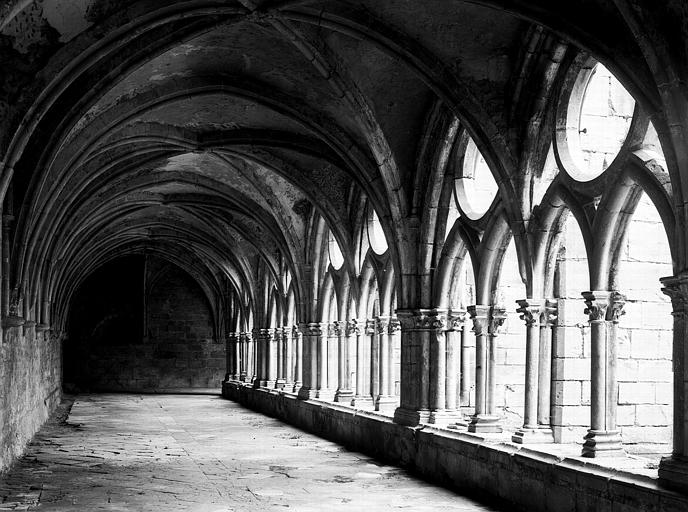 Cloître, galerie nord vers l'est