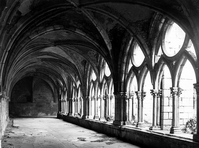 Cloître, galerie nord vers l'est