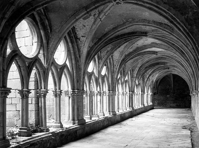 Cloître, galerie nord vers l'ouest