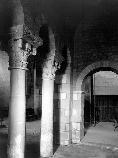 Intérieur, arcades au nord du choeur, vers le sud-ouest