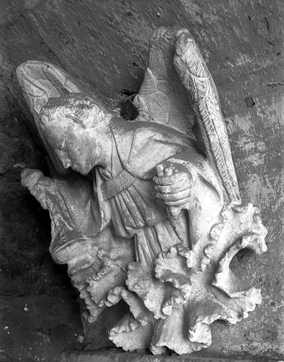 Intérieur, haut-relief : Ange