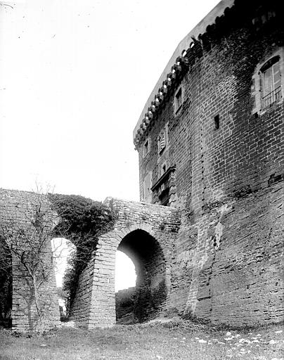 Douves : pont de pierre