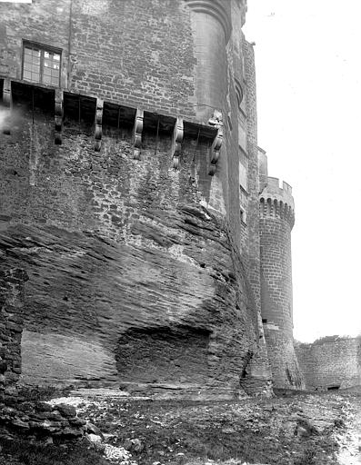 Base de la motte castrale, détails de maçonnerie