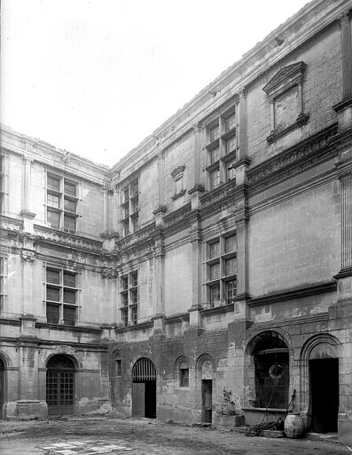 Cour intérieure : angle de façades