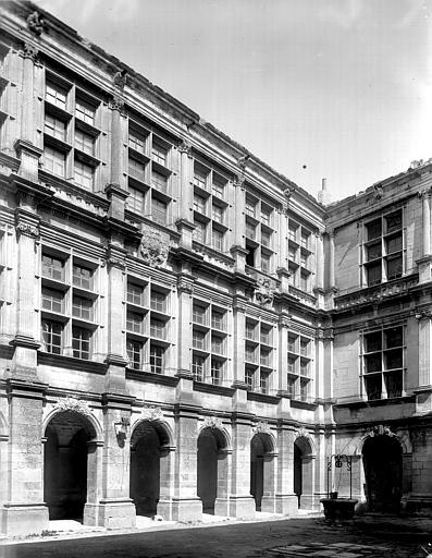 Cour intérieure : angle de façades