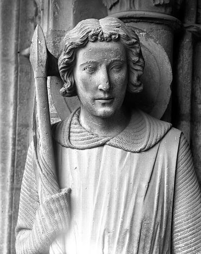 Porche sud, porte de gauche : statue de saint Théodore, buste