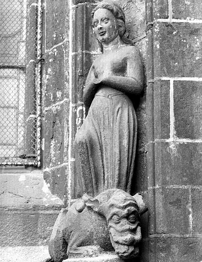 Statue de sainte Marguerite et le dragon