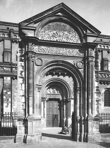 Face latérale sud, porte Miègeville, avant-porte de l'enceinte