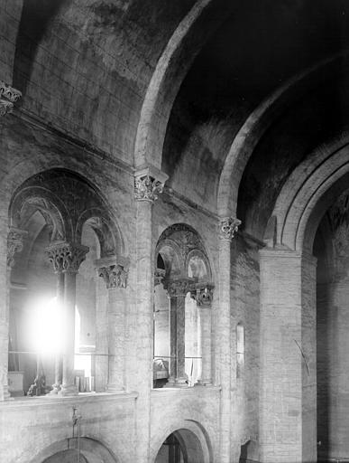 Intérieur, tribunes du croisillon sud, face ouest